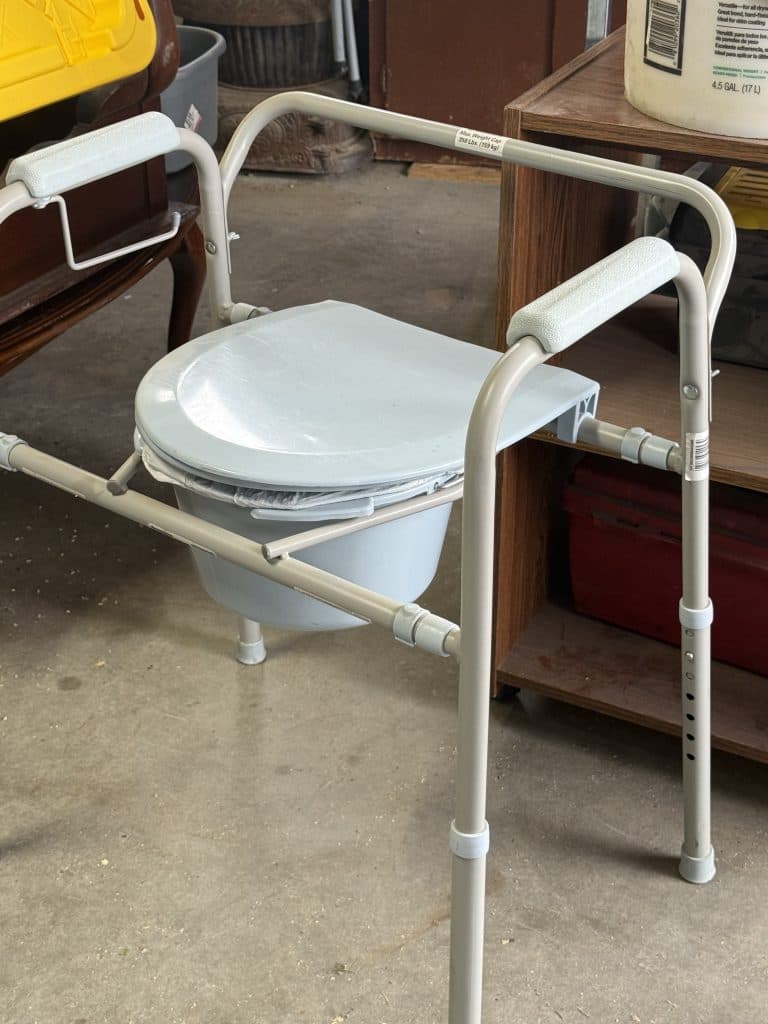 Toilet commode