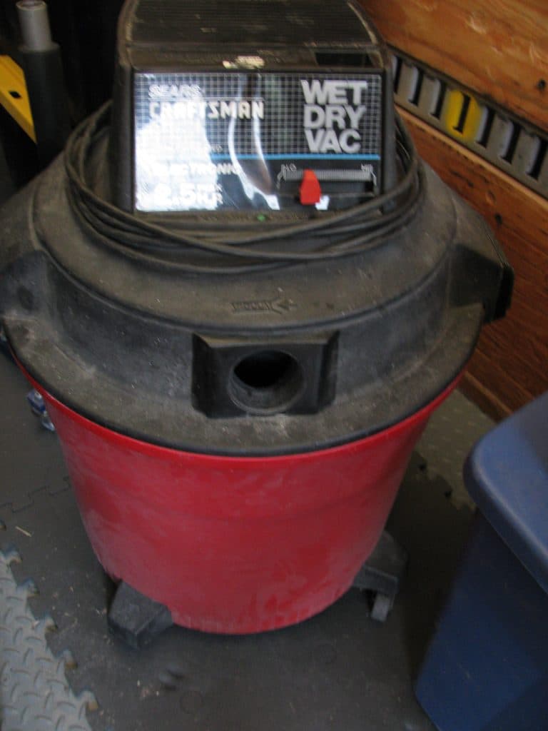 2 Wet/Dry Vacs + parts + Bucket + Seat