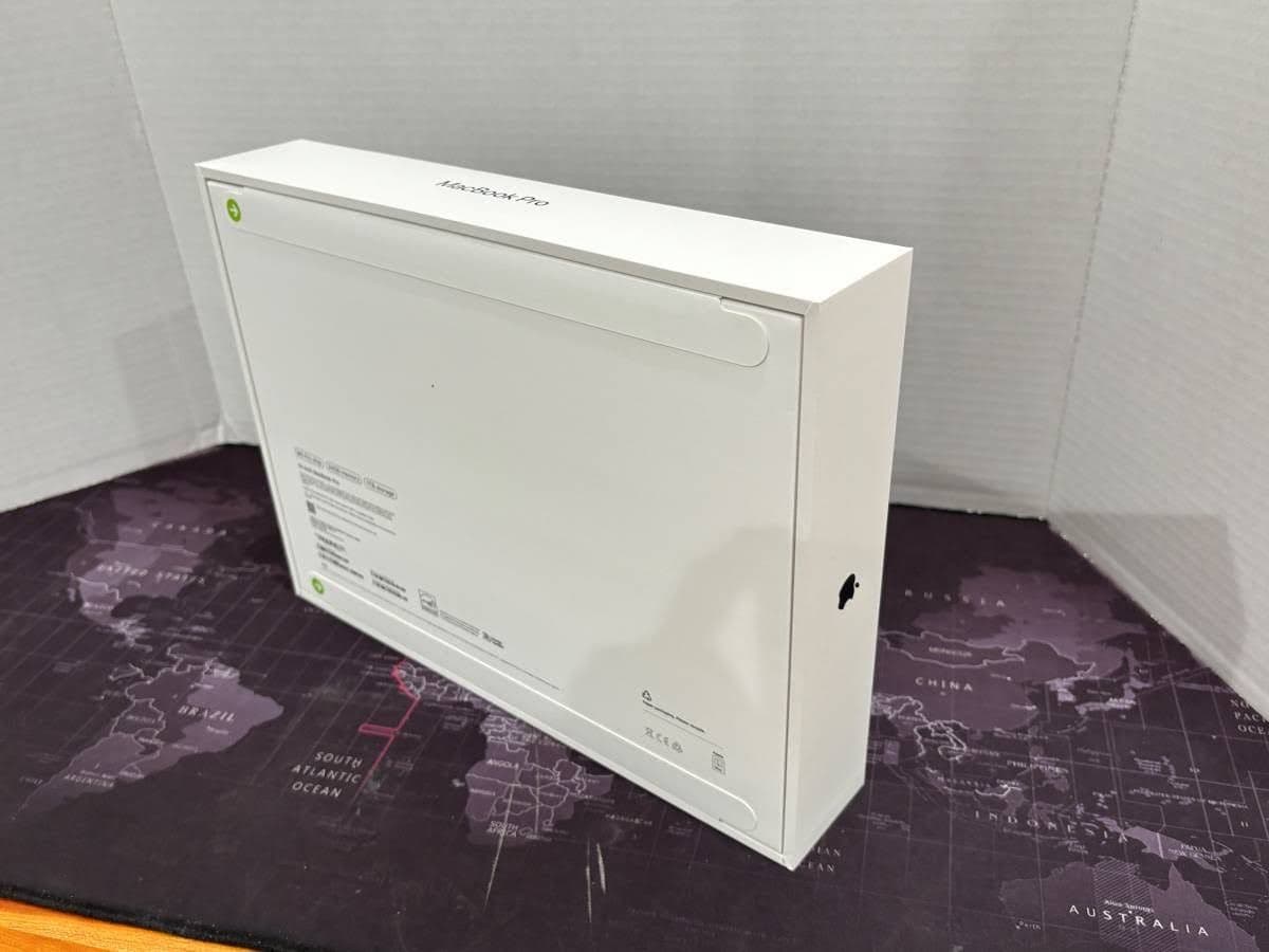 Apple MacBook Pro (M5 PRO) 24GB RAM 1TB SEALED NEW