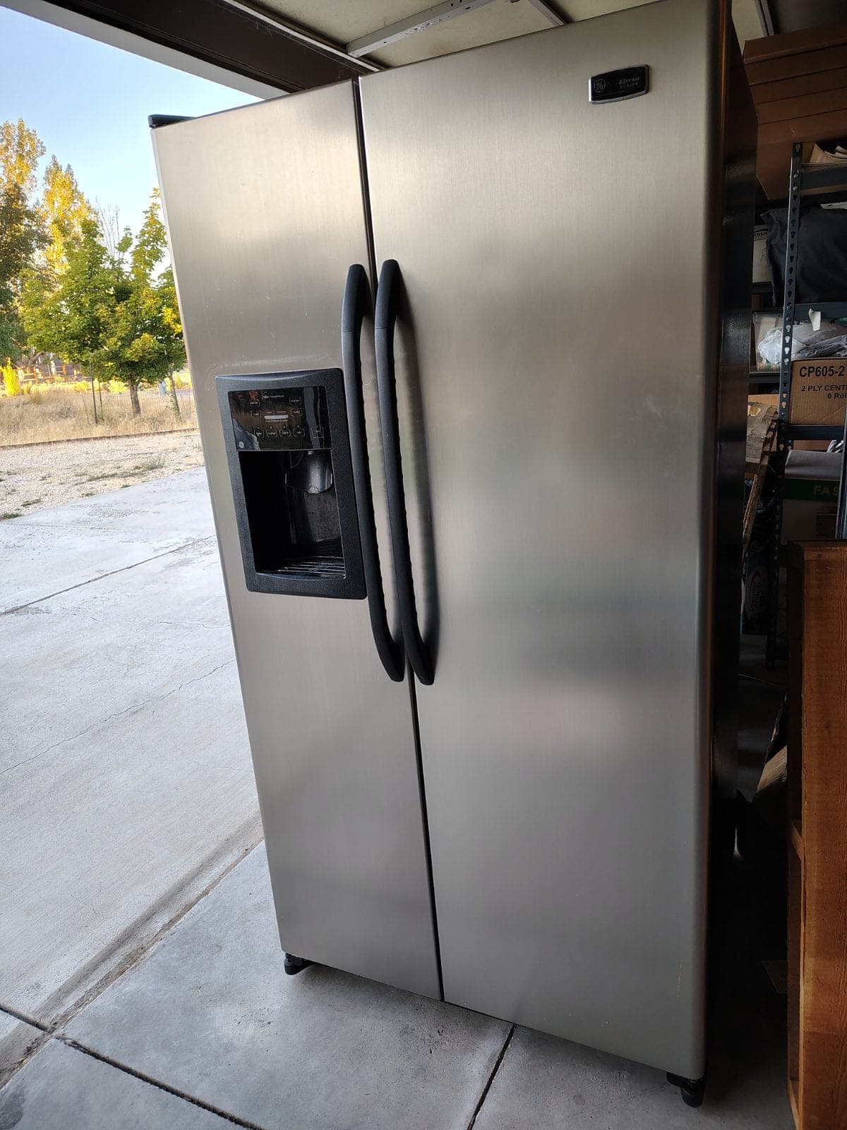 GE Eterna Series Refrigerator - 25 cu. ft.