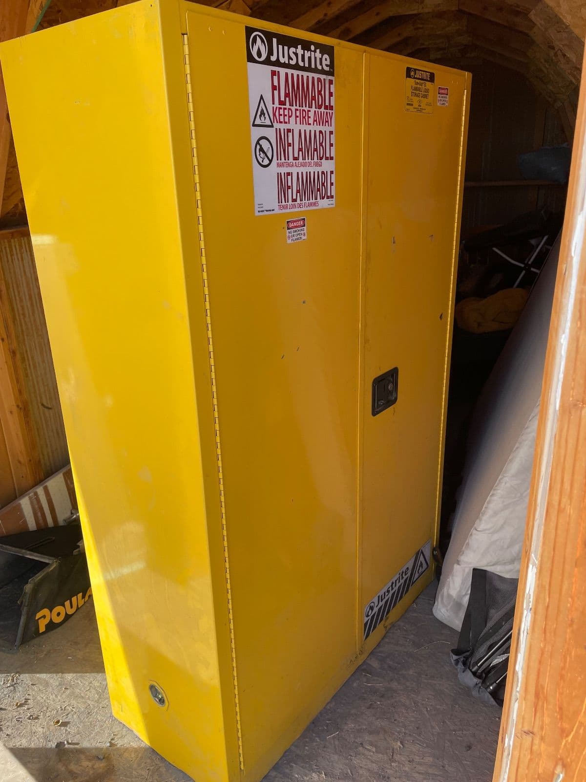 Flame cabinet