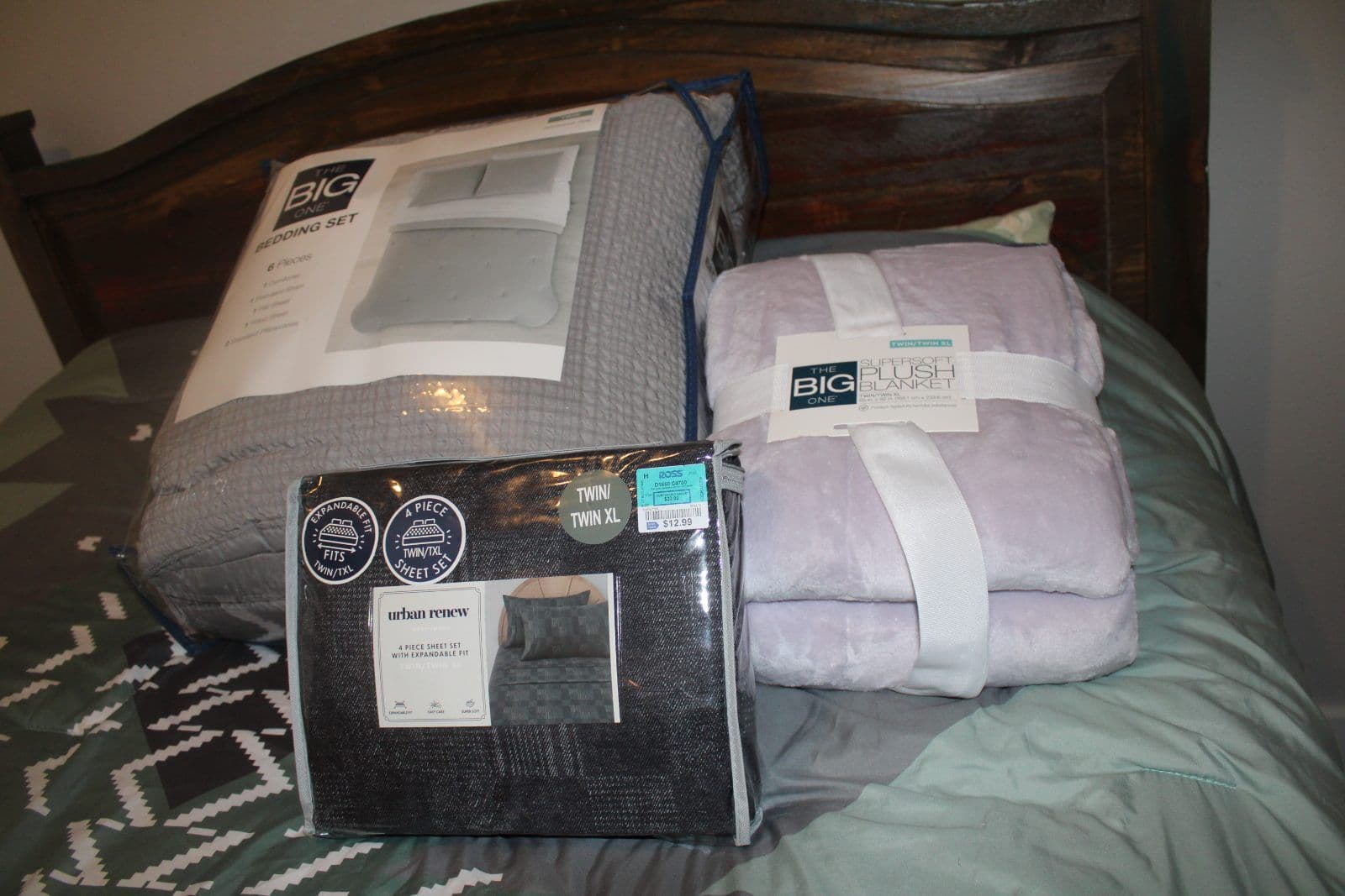 Twin size bedding-new