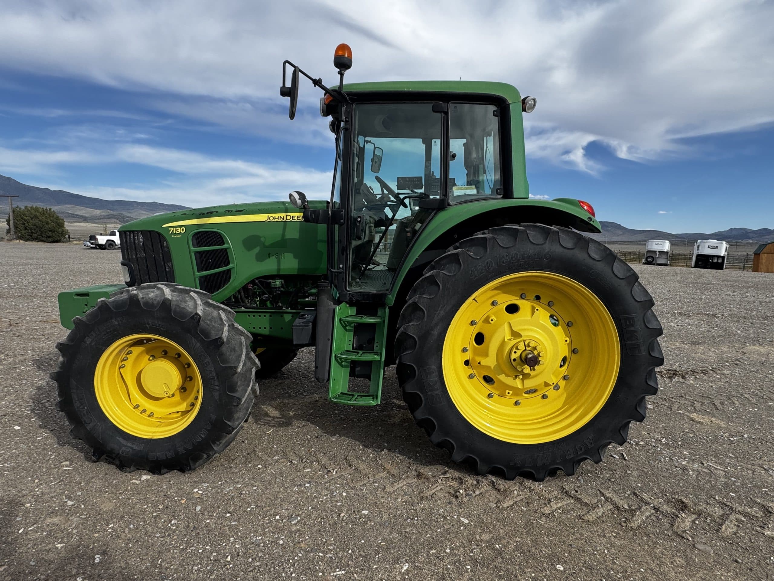 2009 John Deere 7130 Premium